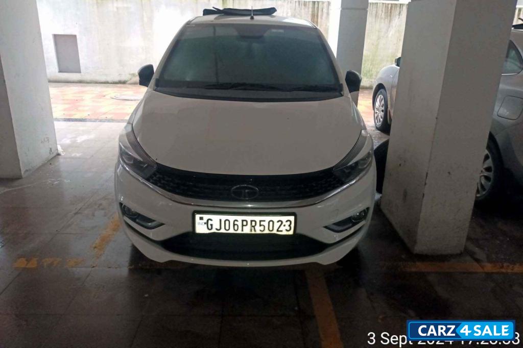 White Tata Tiago Xz+