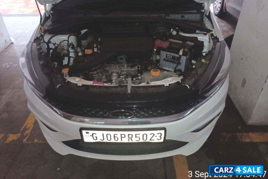 White Tata Tiago Xz+