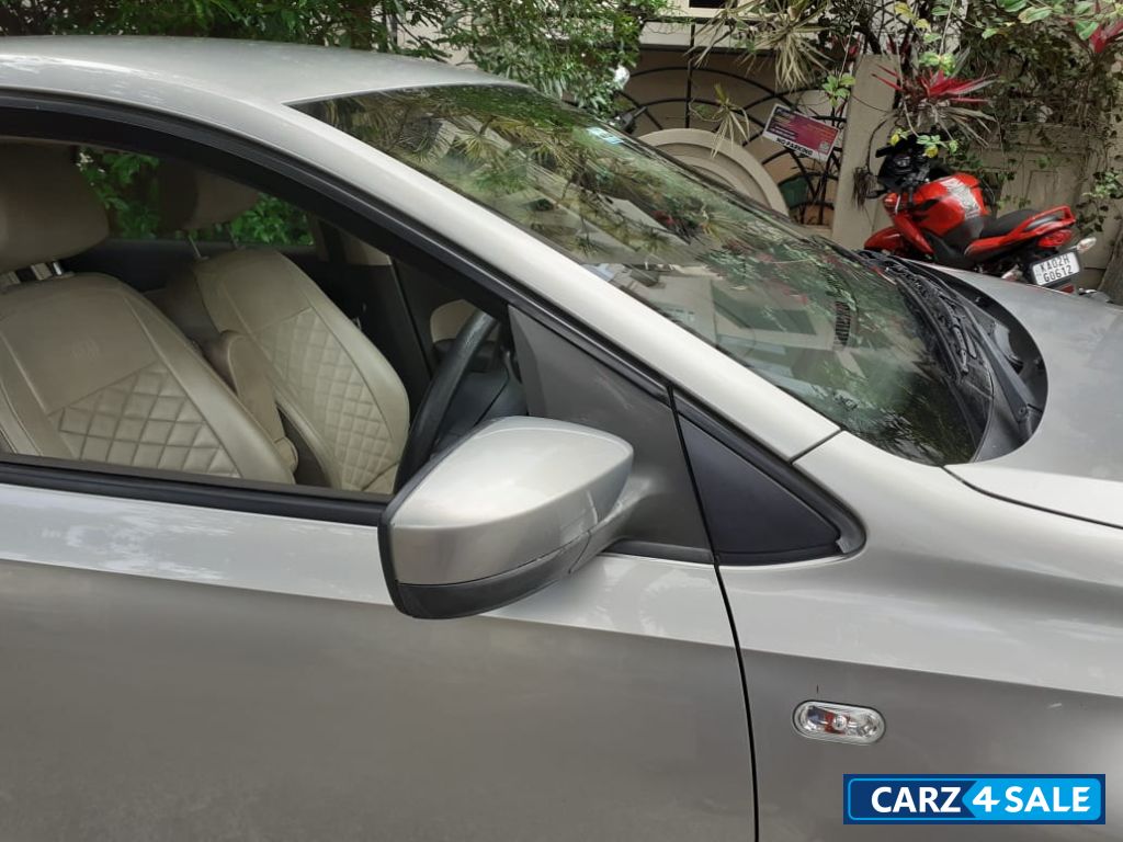 Beige Volkswagen Vento Diesel1.6CR  comfortline