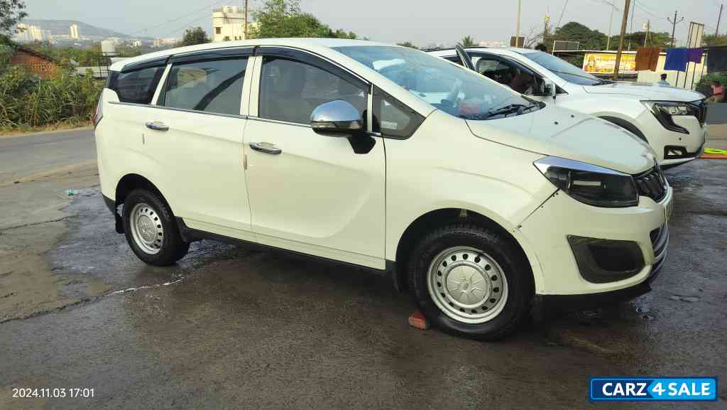 Mahindra Marazzo M2 8 str