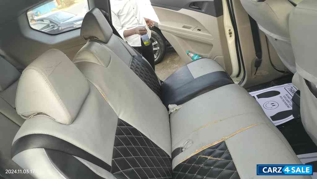 Mahindra Marazzo M2 8 str