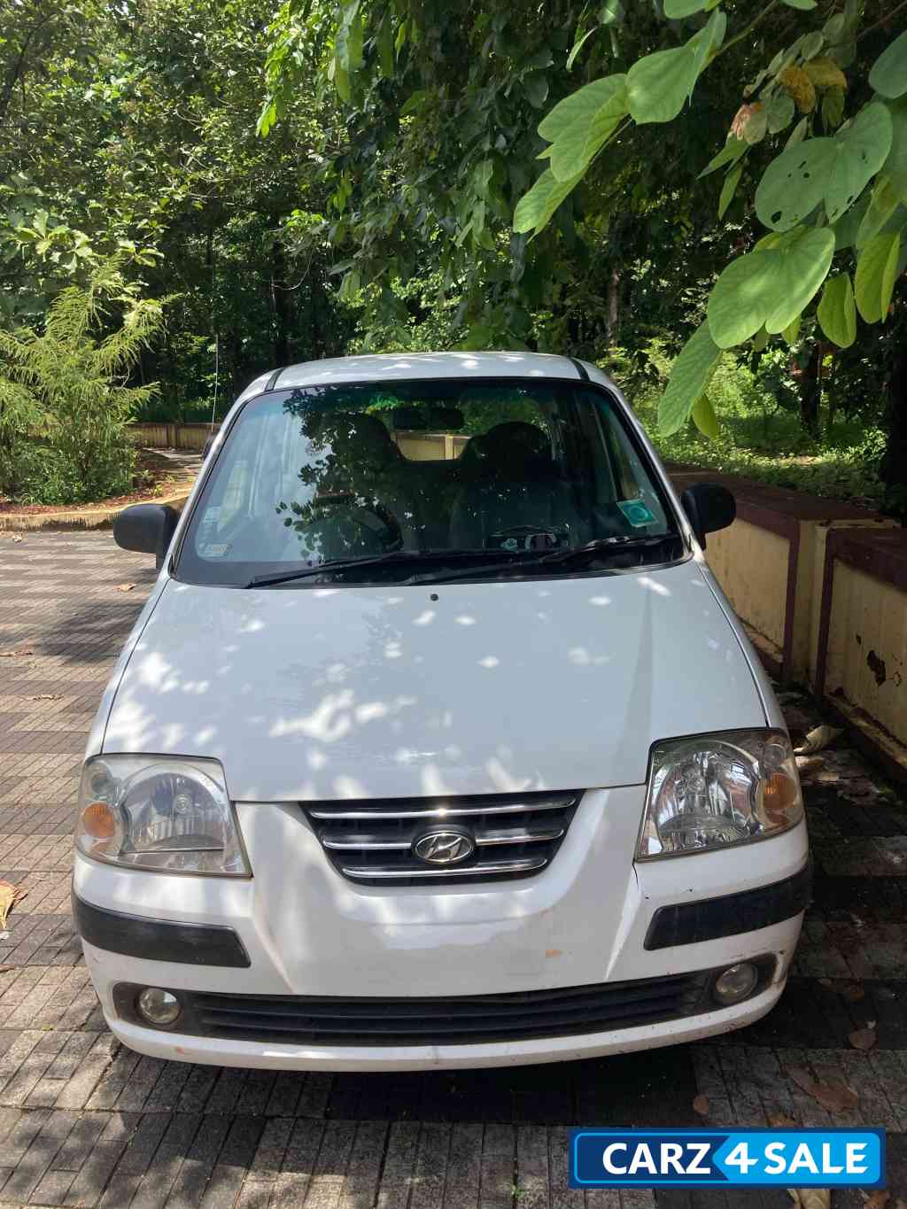 White Hyundai Santro Xing GLS