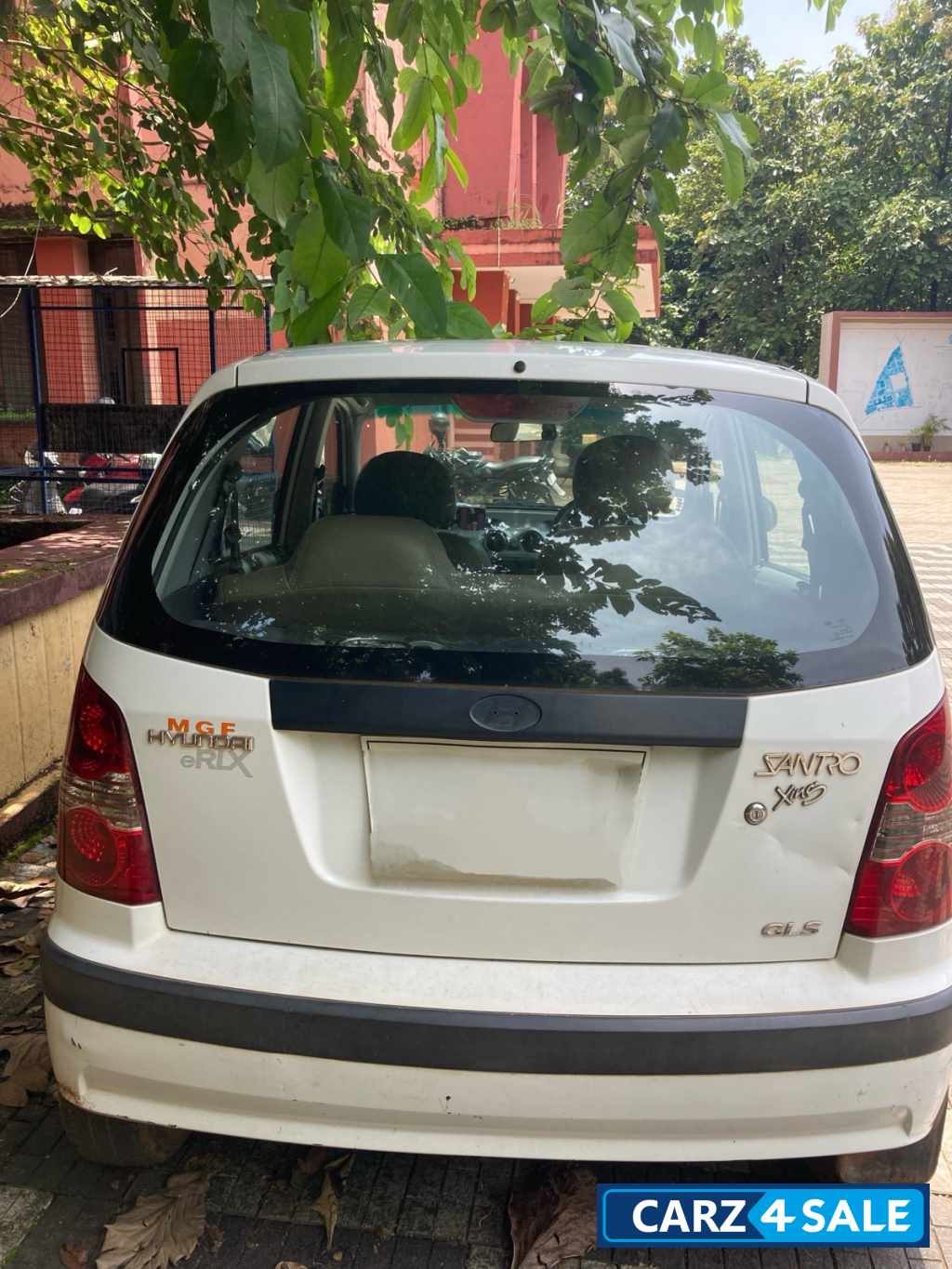 White Hyundai Santro Xing GLS
