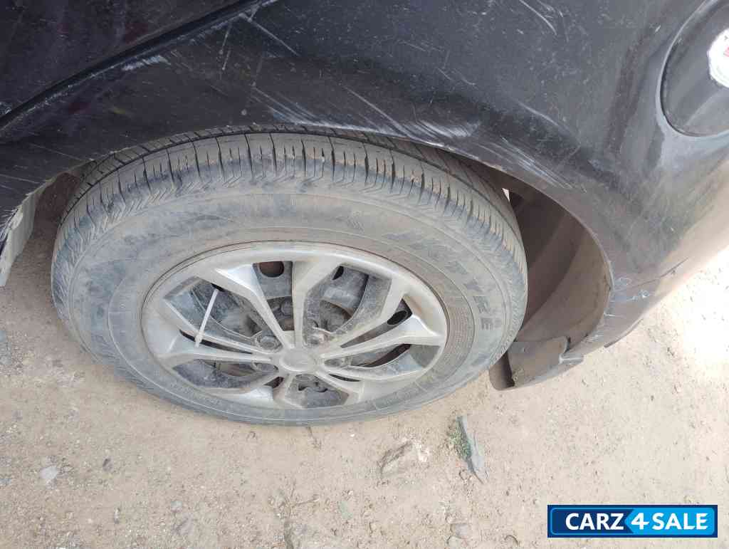 Black Maruti Suzuki Swift Vxi