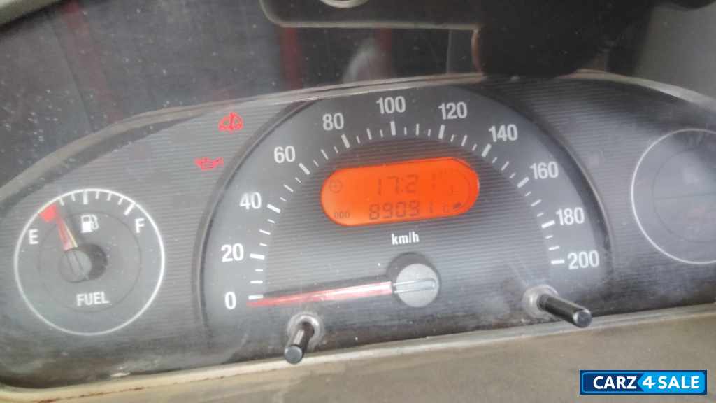 White Tata Indica Vista TDI