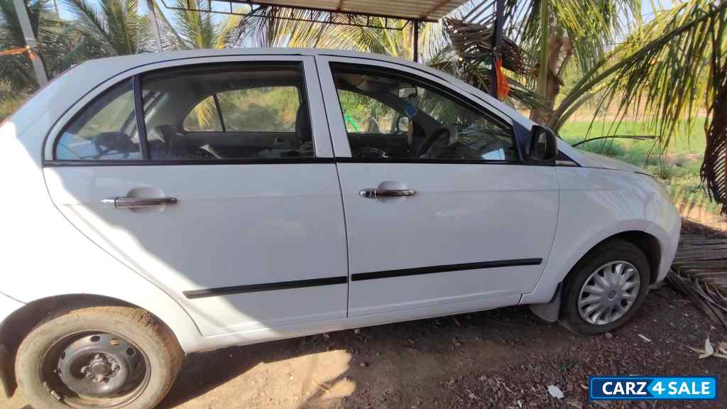 White Tata Indica Vista TDI
