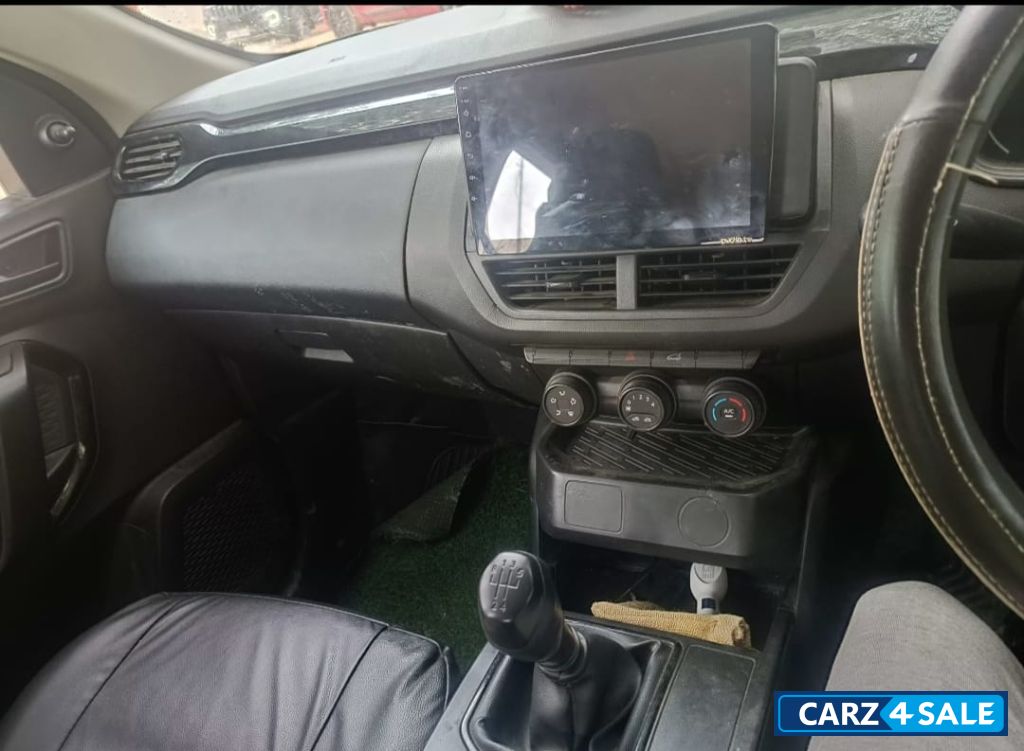 Moon Light Silver Renault Kiger Rxe mt