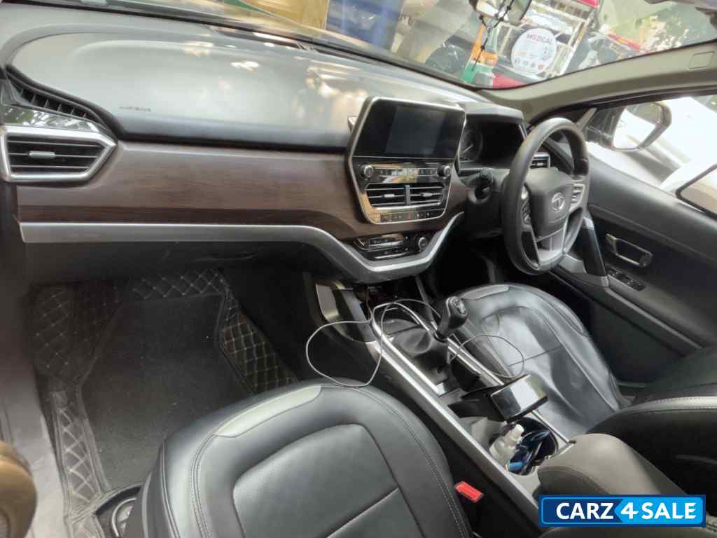 Tata Harrier XT