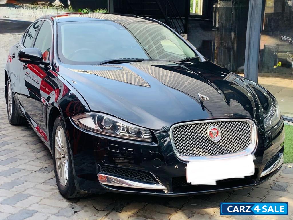 Ult Black Jaguar XF 2.2 Luxury