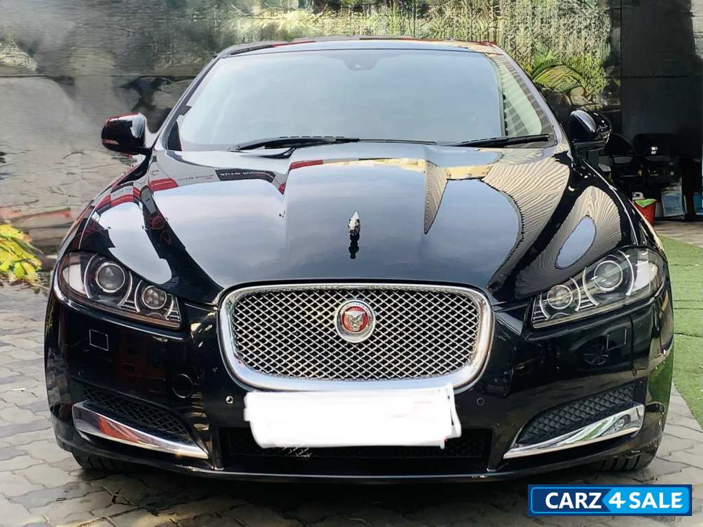 Ult Black Jaguar XF 2.2 Luxury