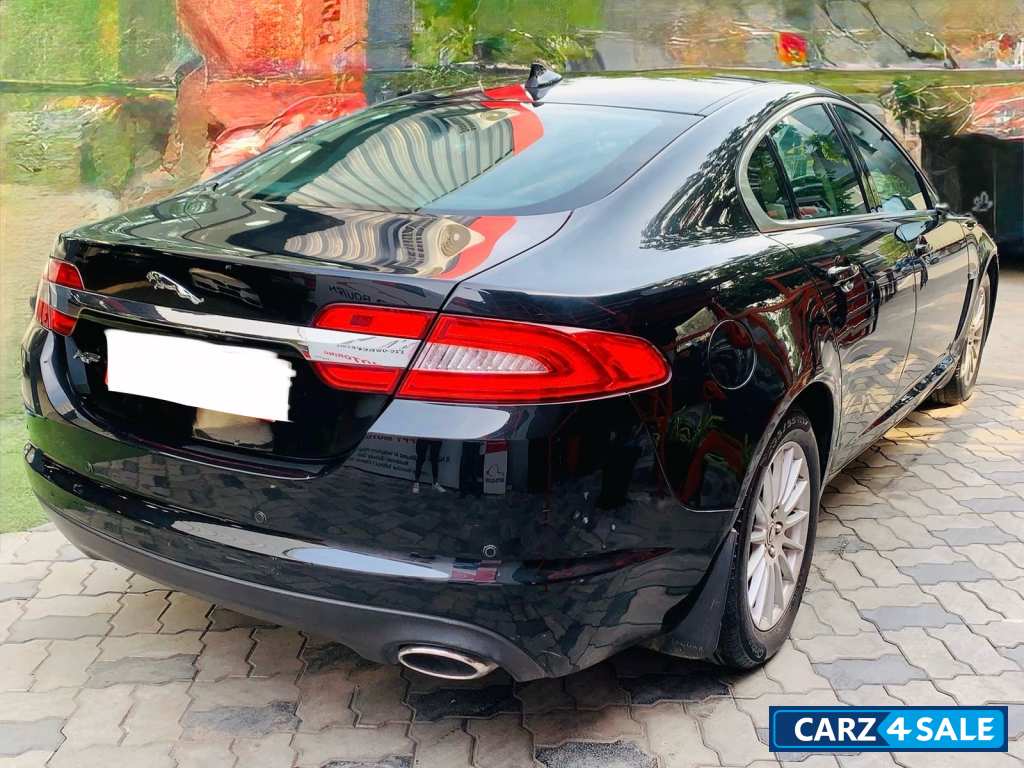 Ult Black Jaguar XF 2.2 Luxury