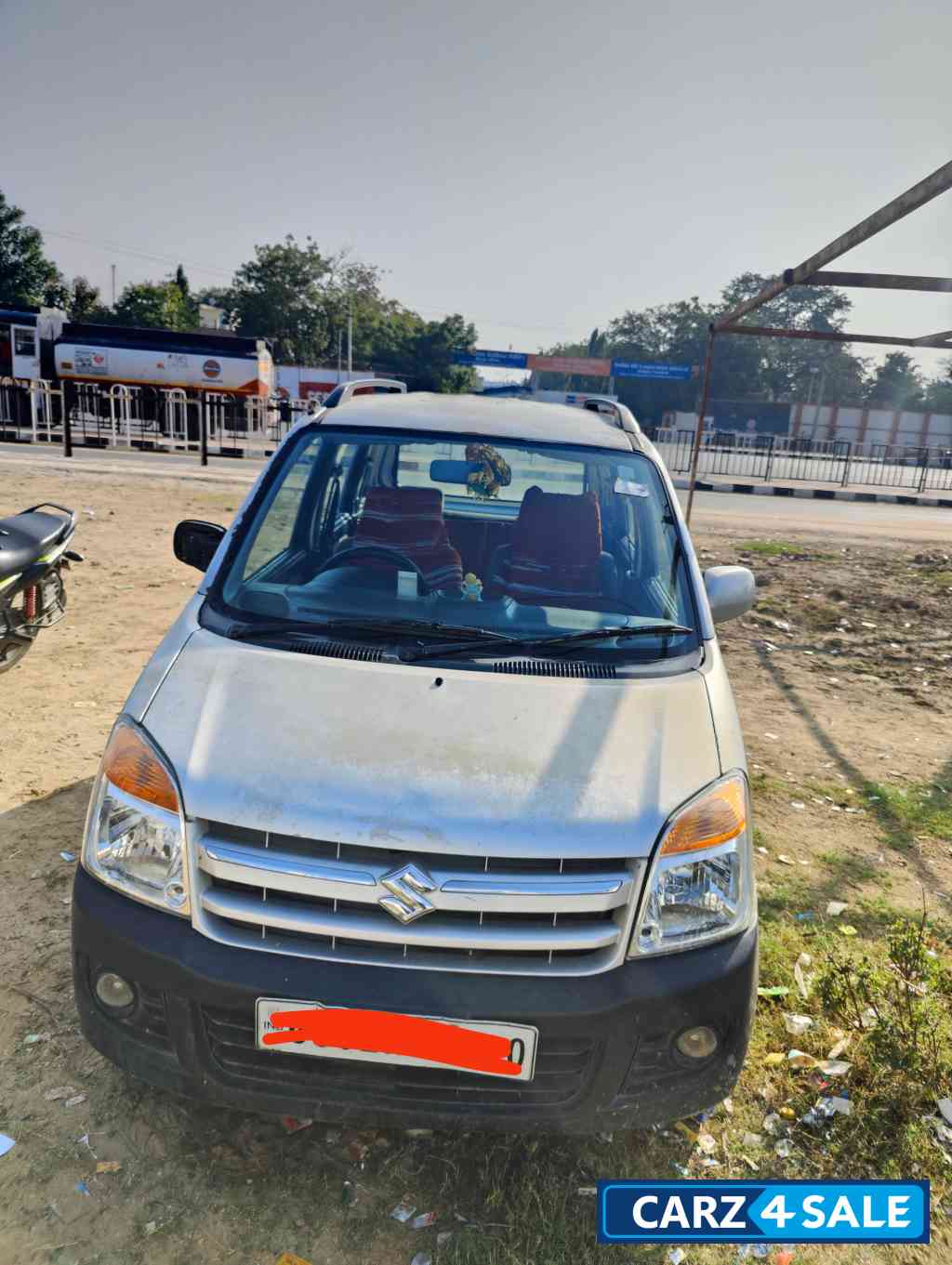 Silver Maruti Suzuki Wagon R 1.1 Vxi minor