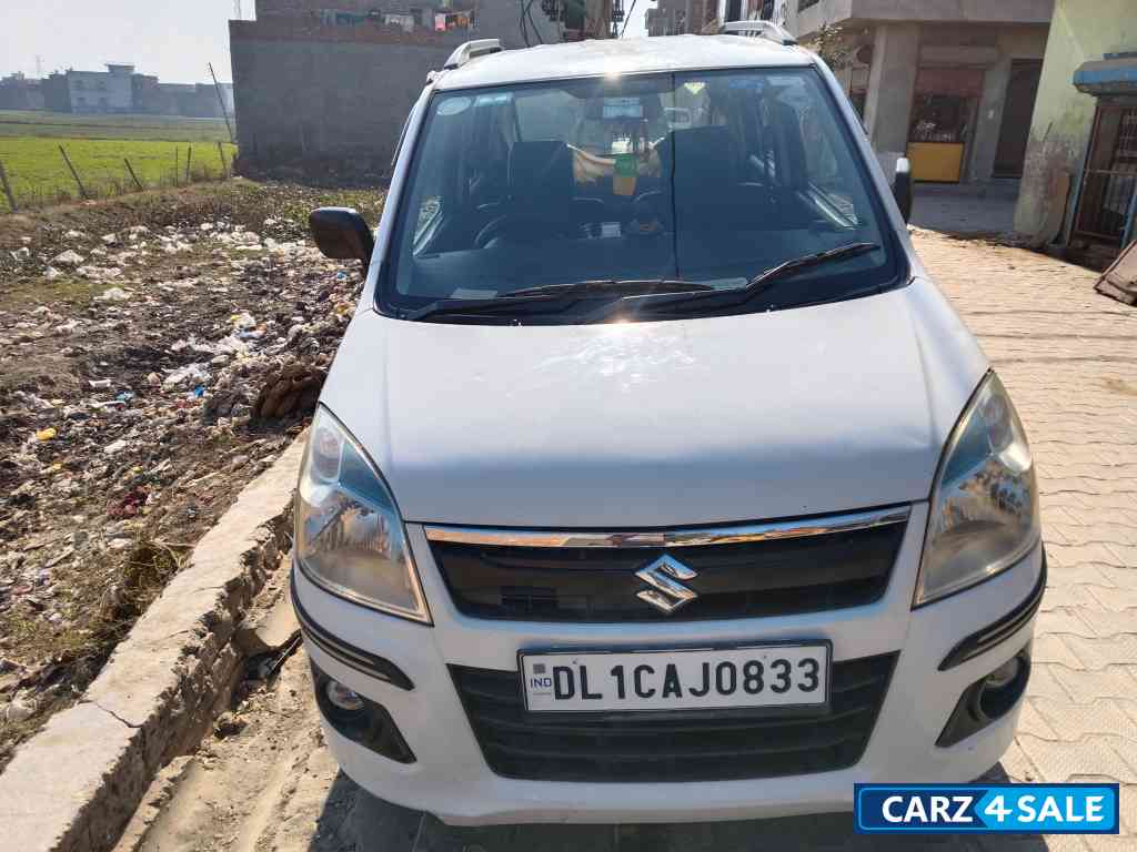 White Maruti Suzuki Wagon R