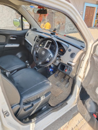 White Maruti Suzuki Wagon R