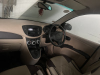 White Hyundai i10 Era