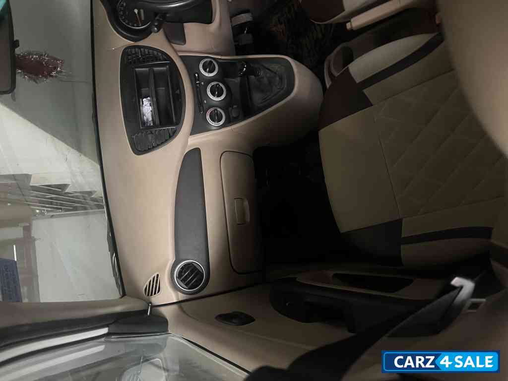 White Hyundai i10 Era