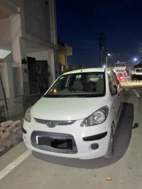 White Hyundai i10 Era