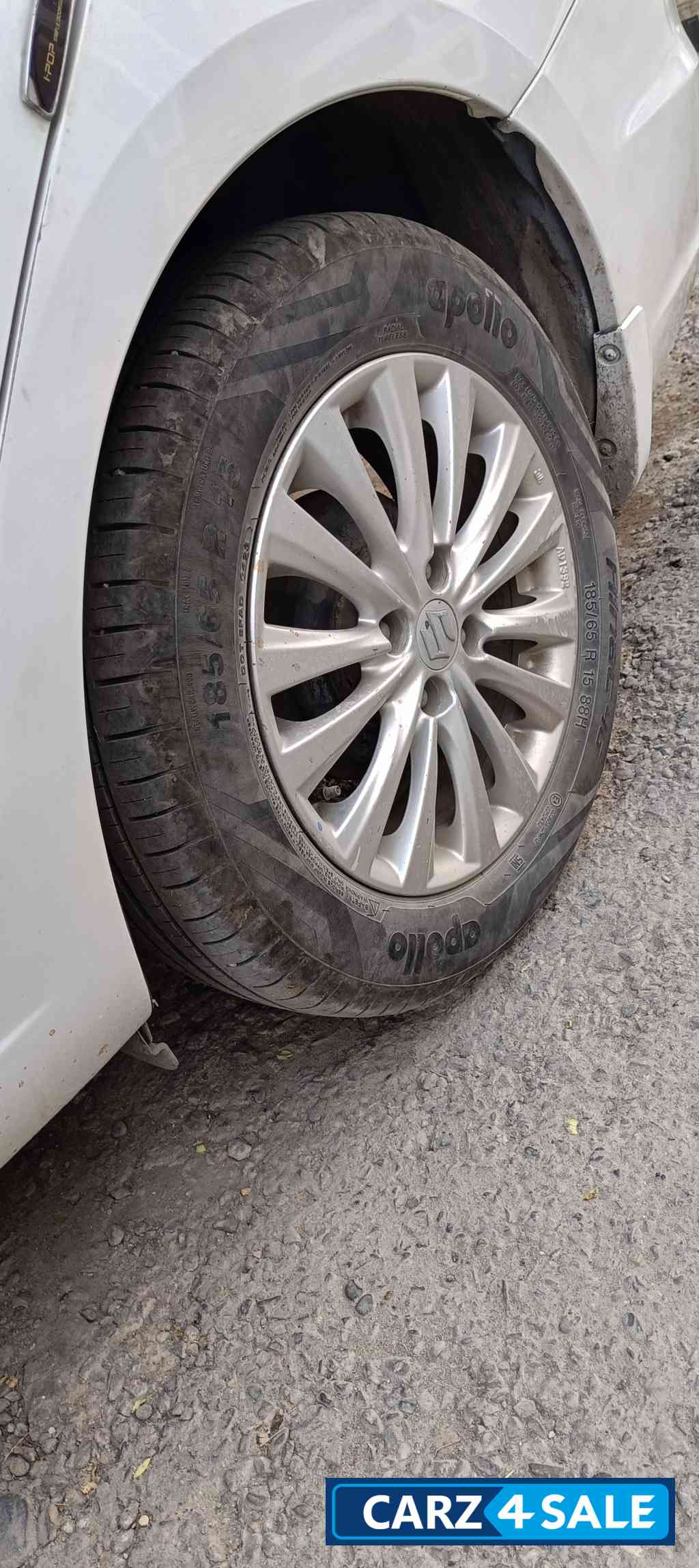 White Maruti Suzuki Ciaz