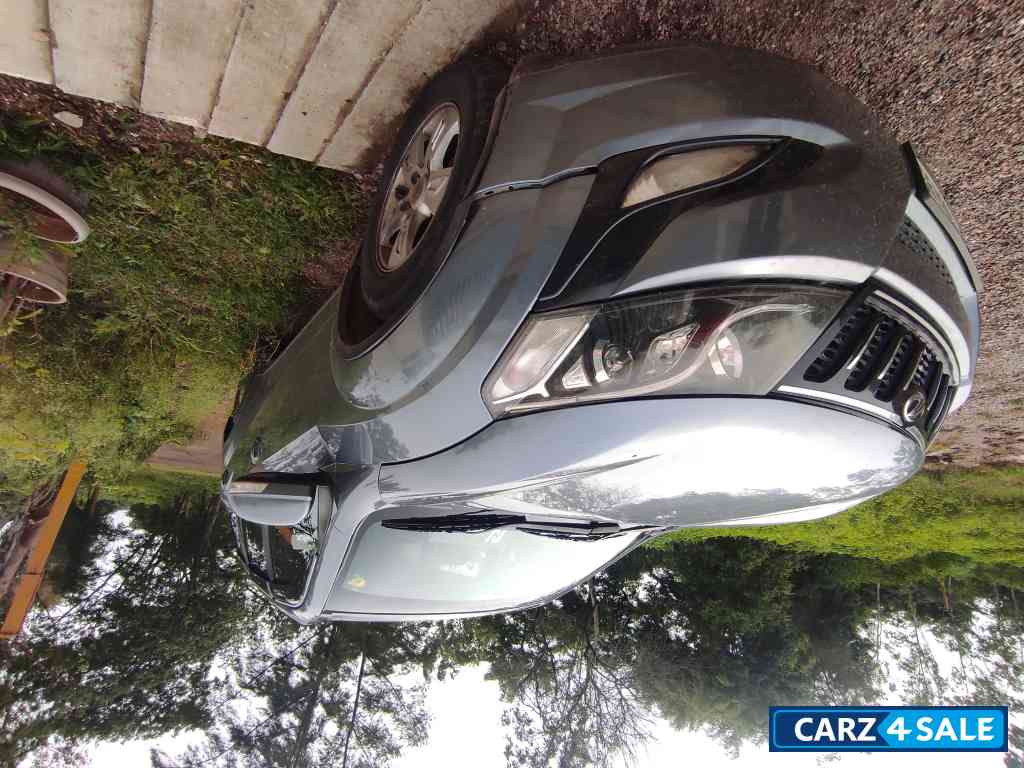 Silver Mahindra XUV 500 W6