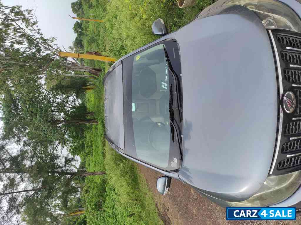 Silver Mahindra XUV 500 W6