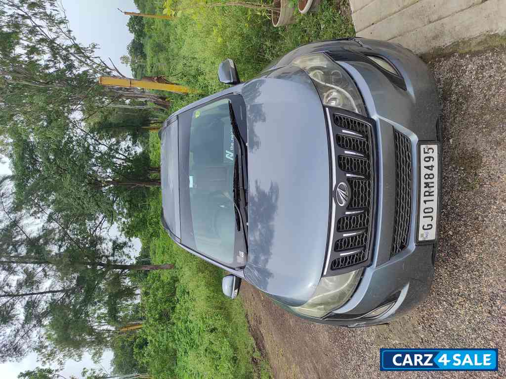 Silver Mahindra XUV 500 W6