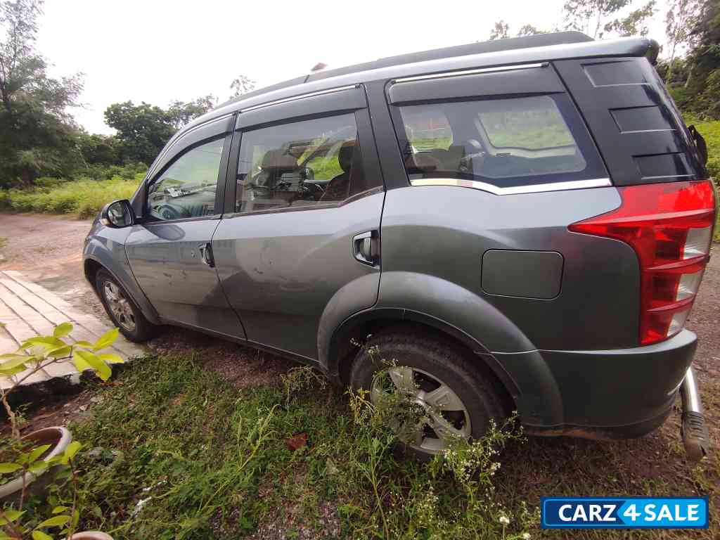 Silver Mahindra XUV 500 W6