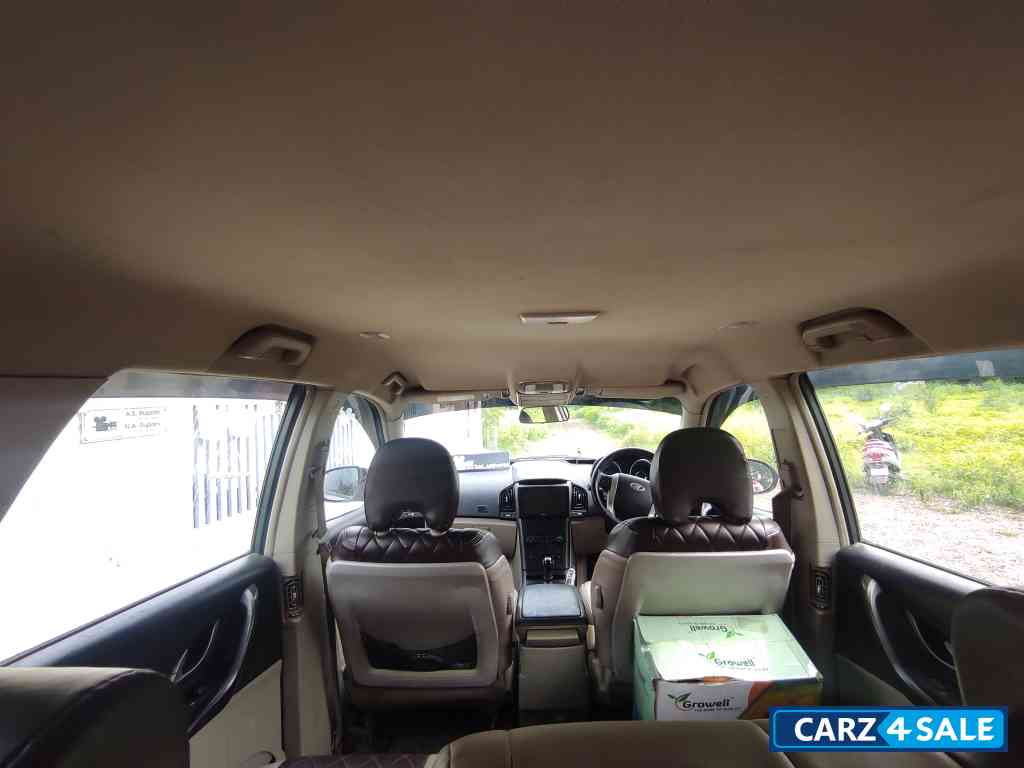 Silver Mahindra XUV 500 W6