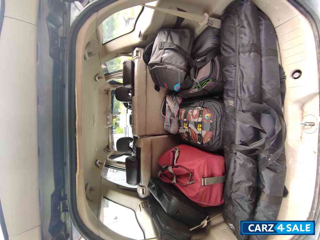 Silver Mahindra XUV 500 W6