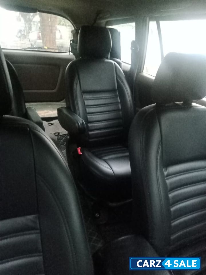 Silver Toyota Innova 2.5 GX