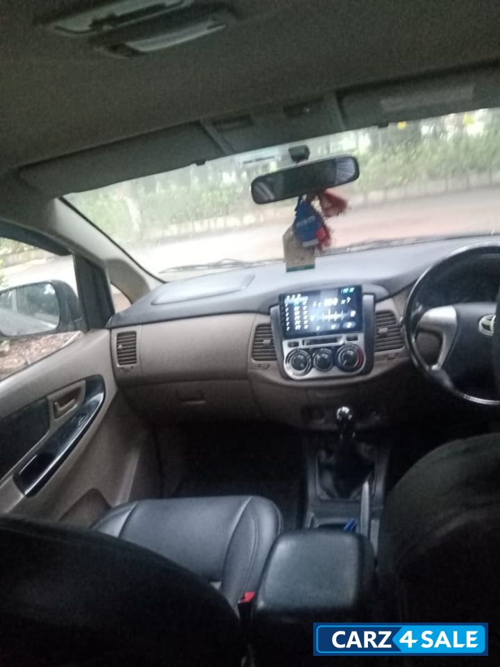 Silver Toyota Innova 2.5 GX