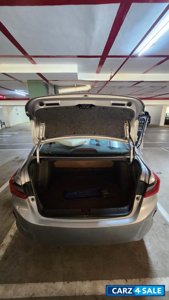 Honda City V CVT Automatic