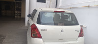White Maruti Suzuki Swift Vxi
