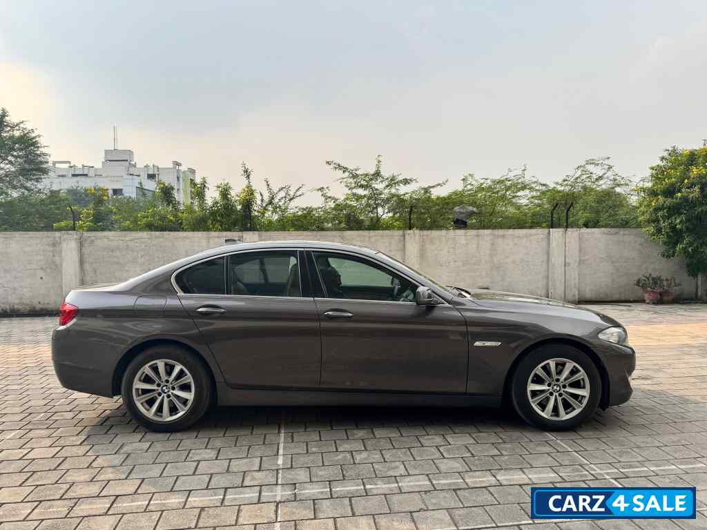 Gray BMW 5-Series 520d