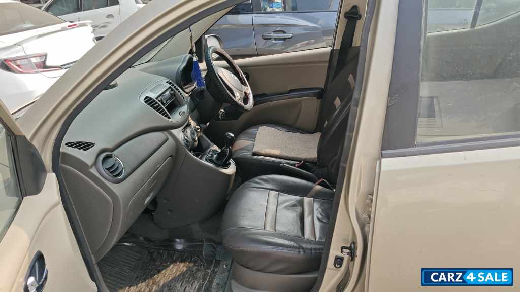 Beige Hyundai i10 Magna