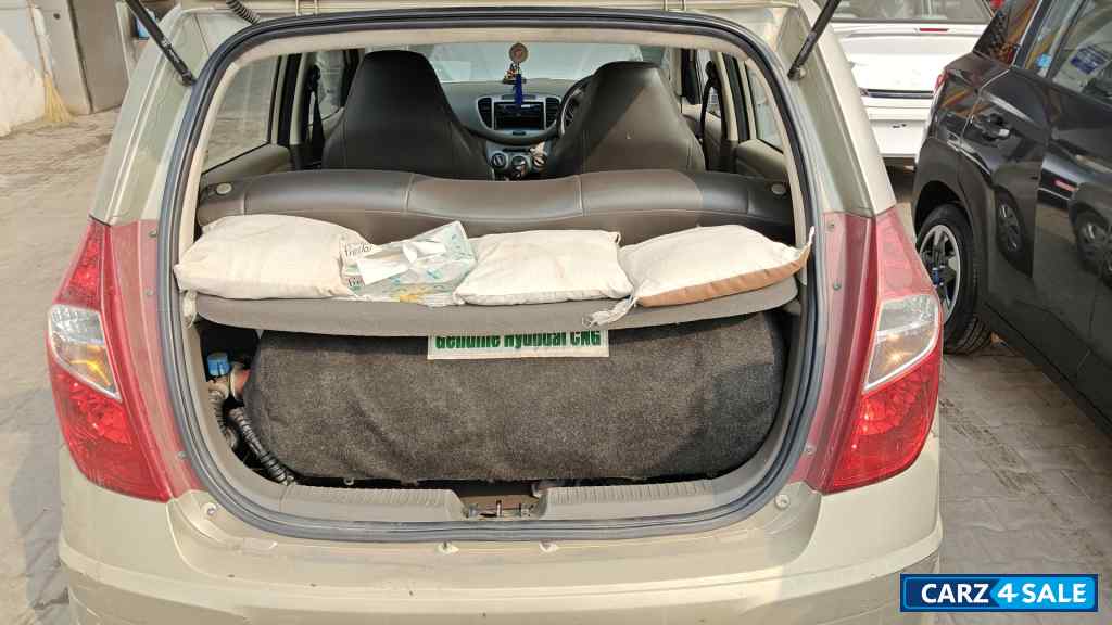 Beige Hyundai i10 Magna