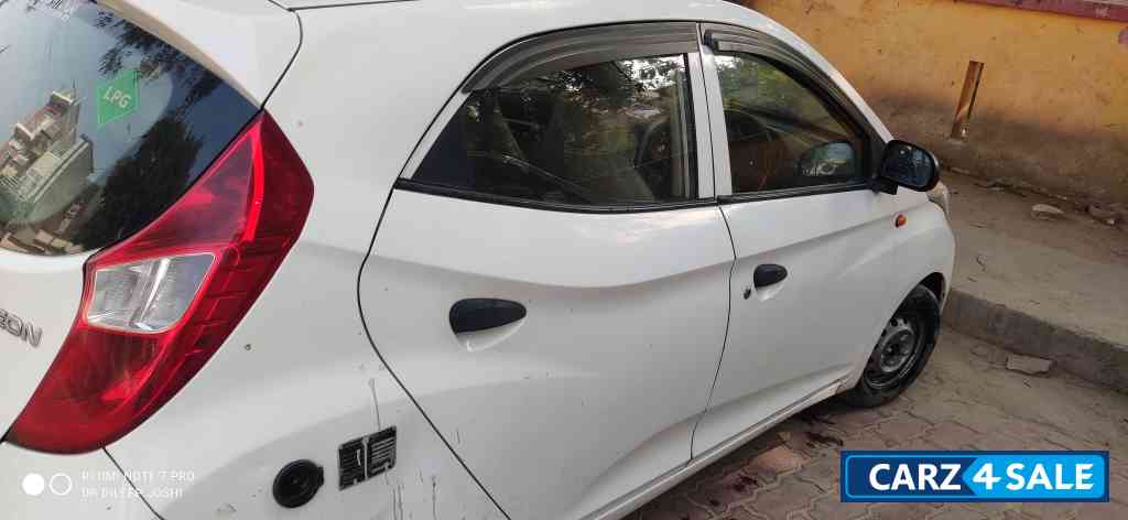 White Hyundai Eon Era lpg