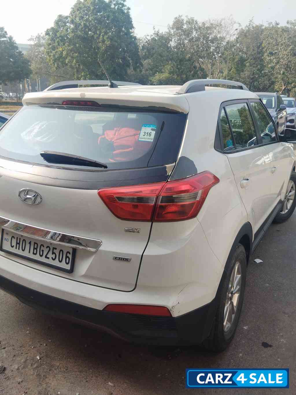 White Hyundai Creta Crdi 1.6