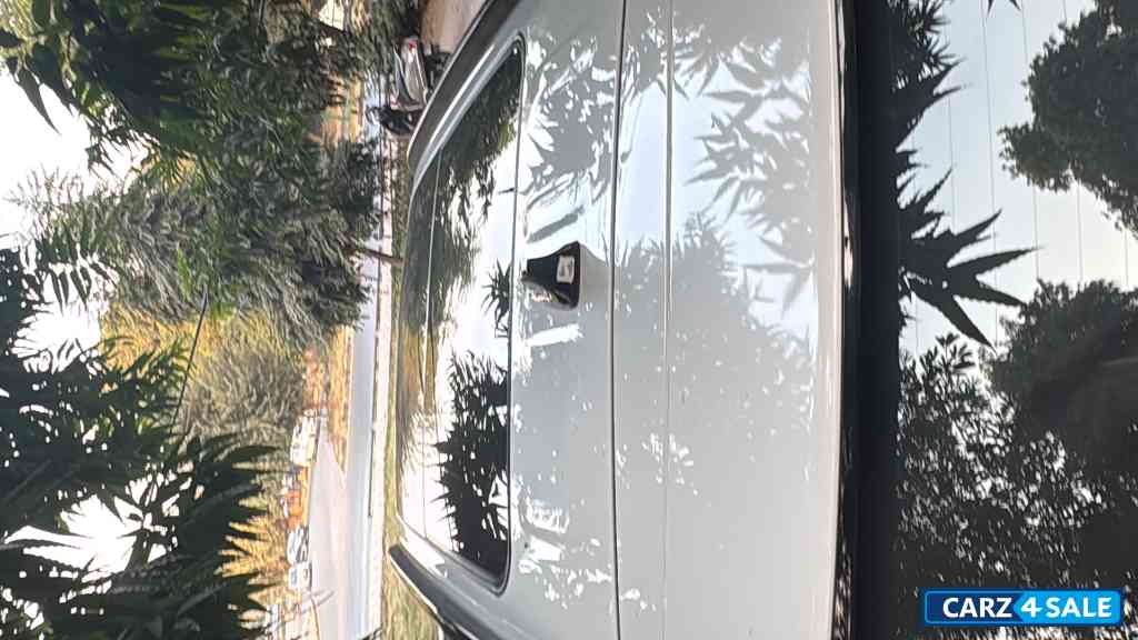 White Dual Tone Hyundai Creta Knight S Plus Petrol 1.5