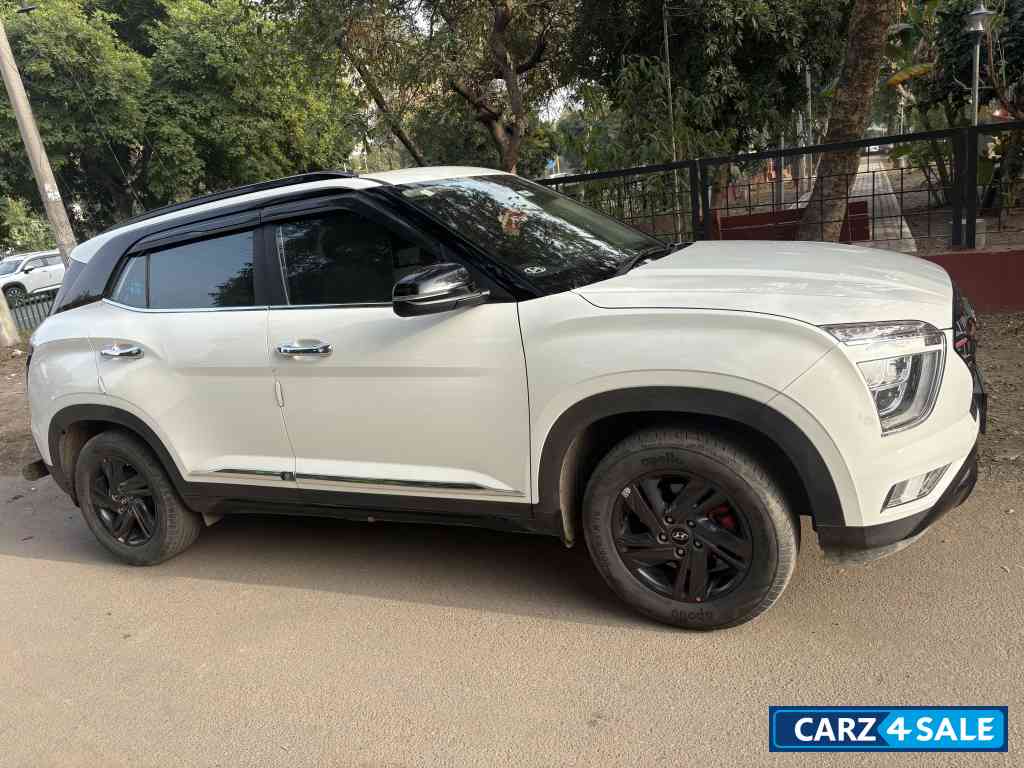 White Dual Tone Hyundai Creta Knight S Plus Petrol 1.5