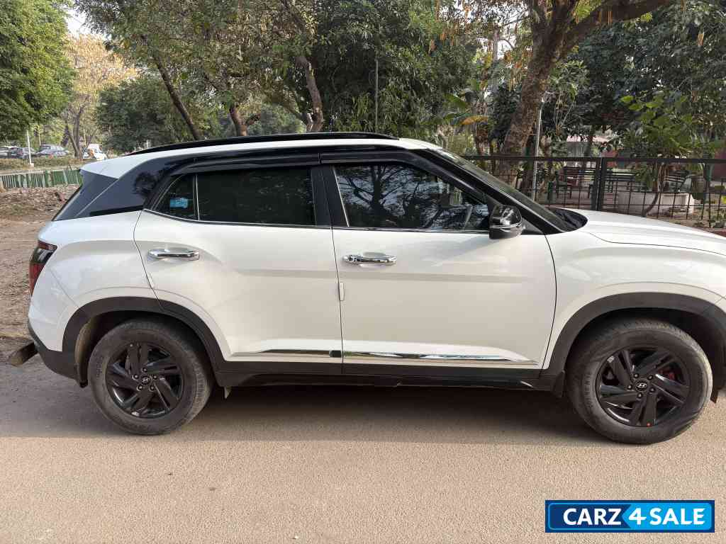 White Dual Tone Hyundai Creta Knight S Plus Petrol 1.5