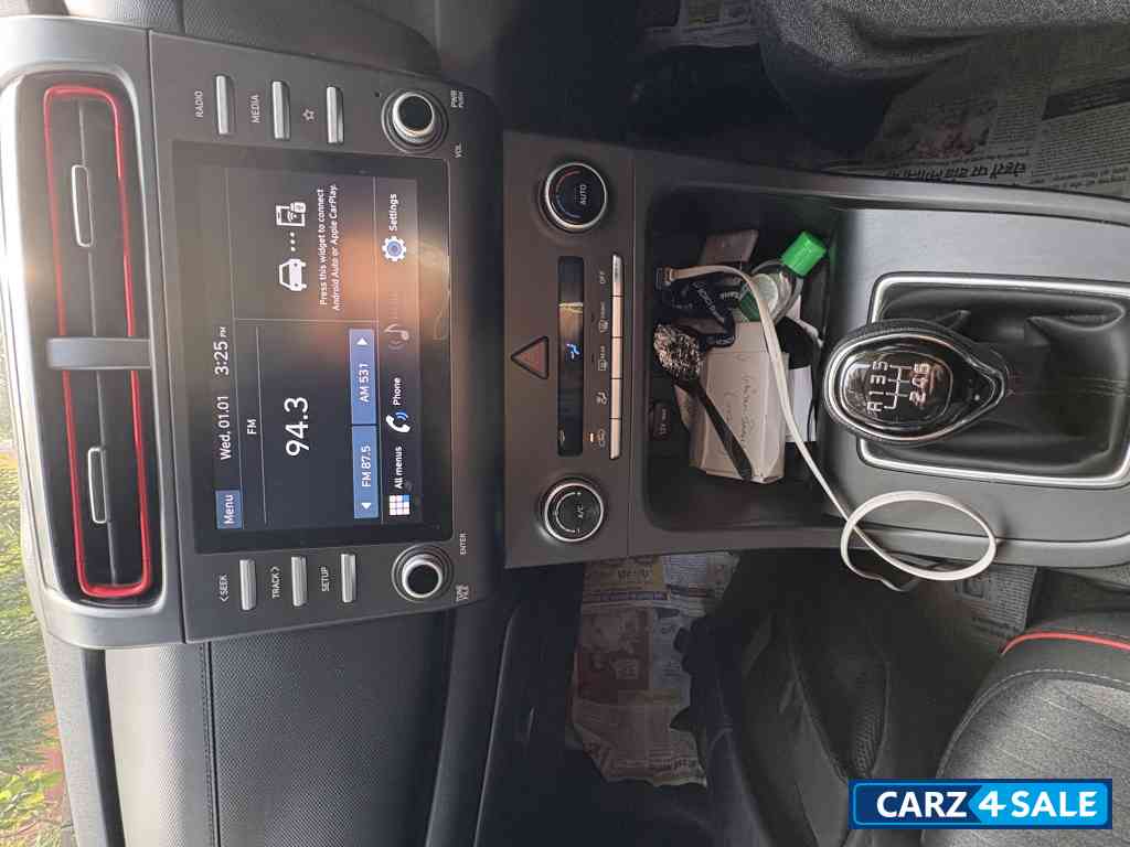 White Dual Tone Hyundai Creta Knight S Plus Petrol 1.5