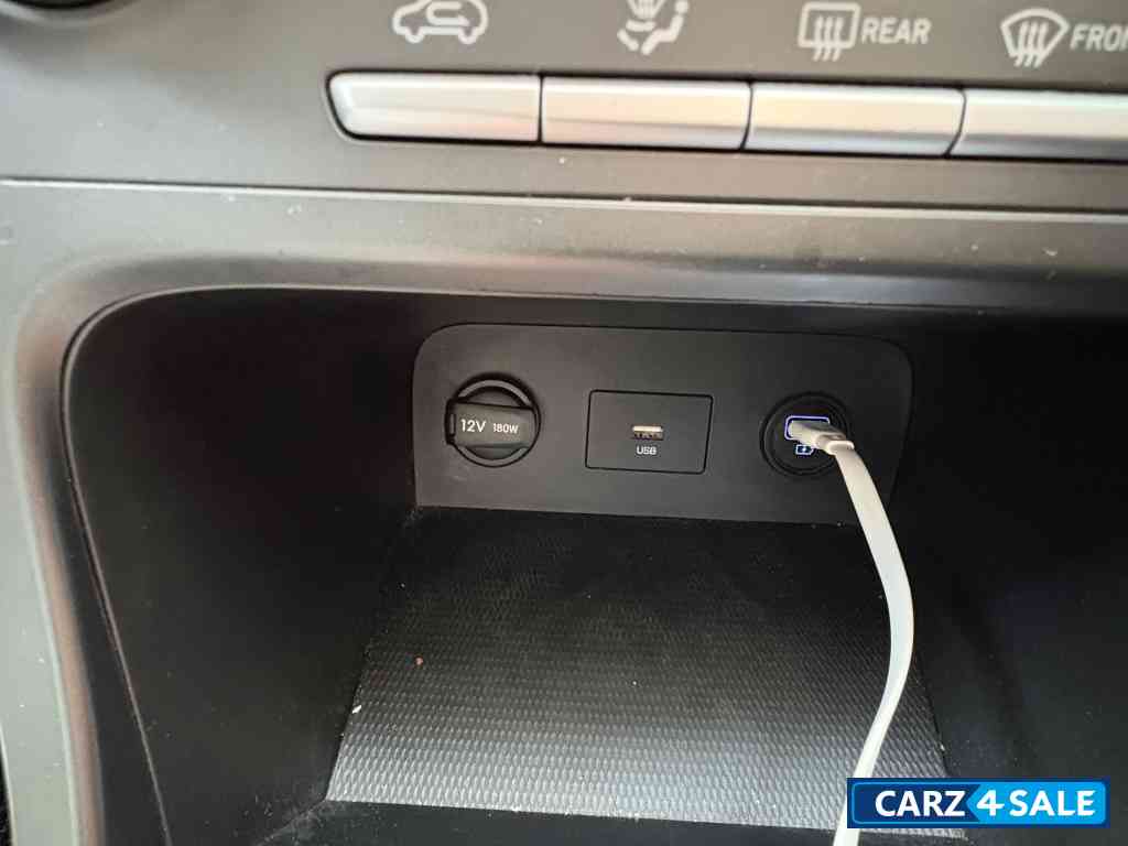 White Dual Tone Hyundai Creta Knight S Plus Petrol 1.5