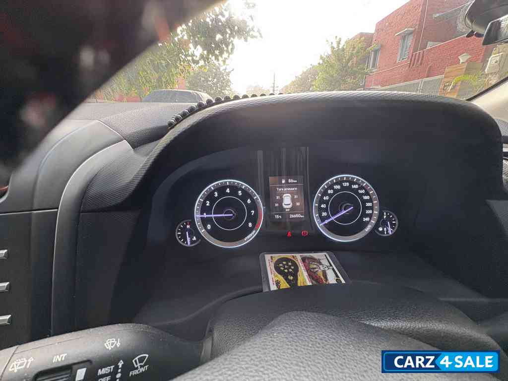 White Dual Tone Hyundai Creta Knight S Plus Petrol 1.5