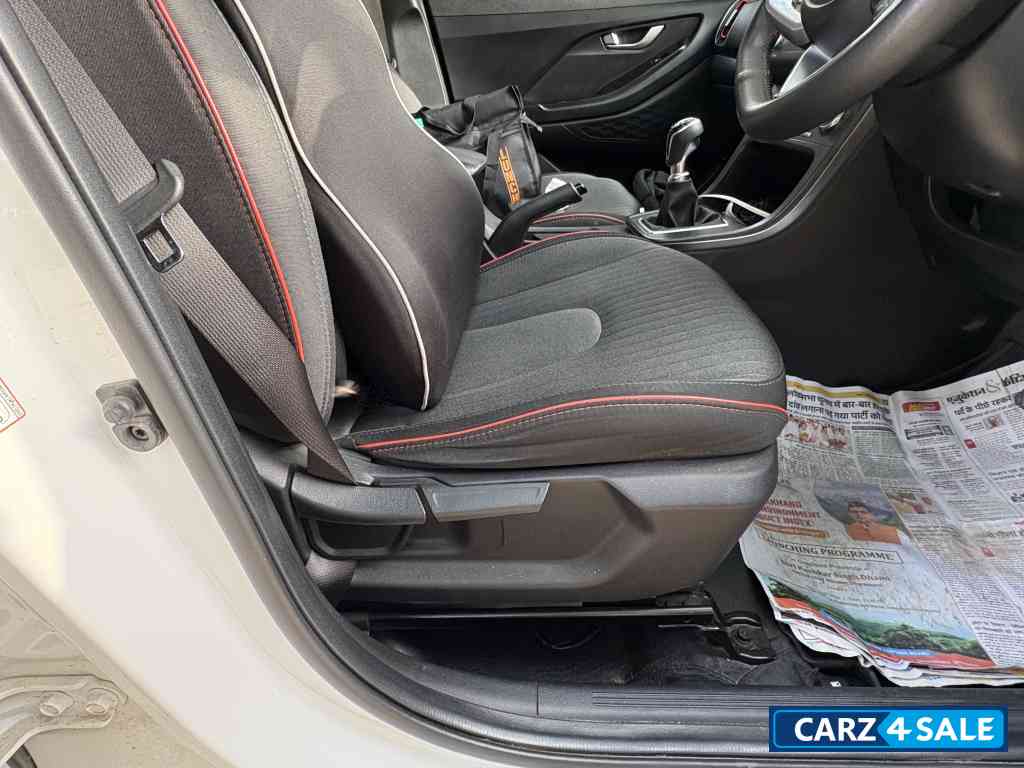 White Dual Tone Hyundai Creta Knight S Plus Petrol 1.5