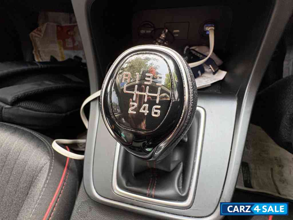 White Dual Tone Hyundai Creta Knight S Plus Petrol 1.5