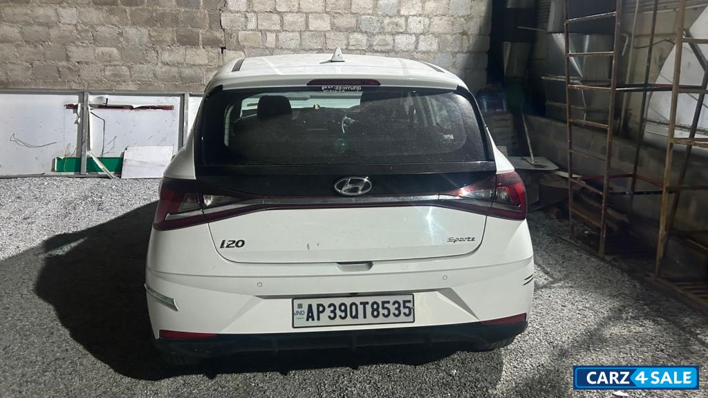 Hyundai i20 SportZ IVT
