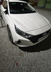 Hyundai i20 SportZ IVT