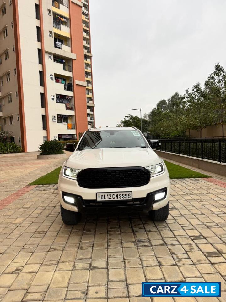 White Ford Endeavour Titanium 3.2 4x4