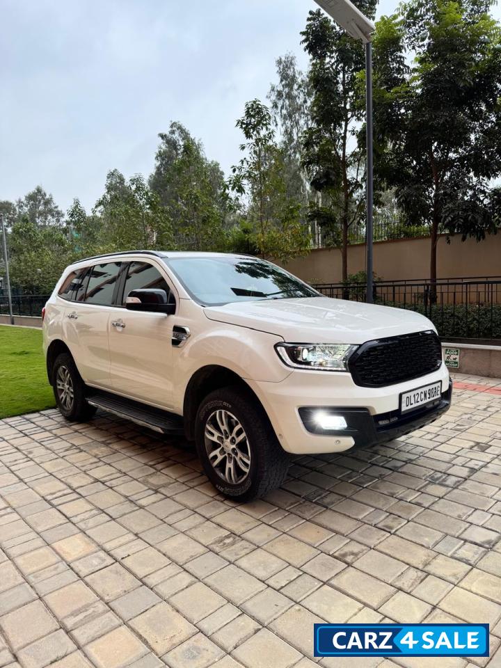 White Ford Endeavour Titanium 3.2 4x4