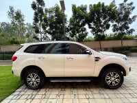 White Ford Endeavour Titanium 3.2 4x4